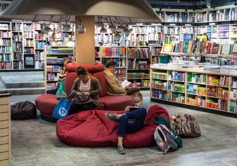 magasin-GONFARON-min_books_bookstore_book_reader_readers_reading_shop_sale_books-849006