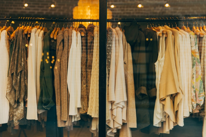 magasin-GONFARON-min_clothe_fashion_store_shop_window_store_front-21277