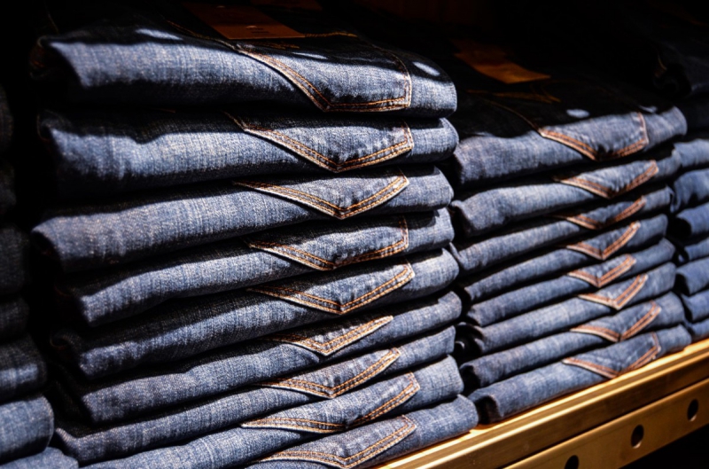 magasin-GONFARON-min_jeans_pants_blue_shop_shopping_shelf_exhibition_buy-940702